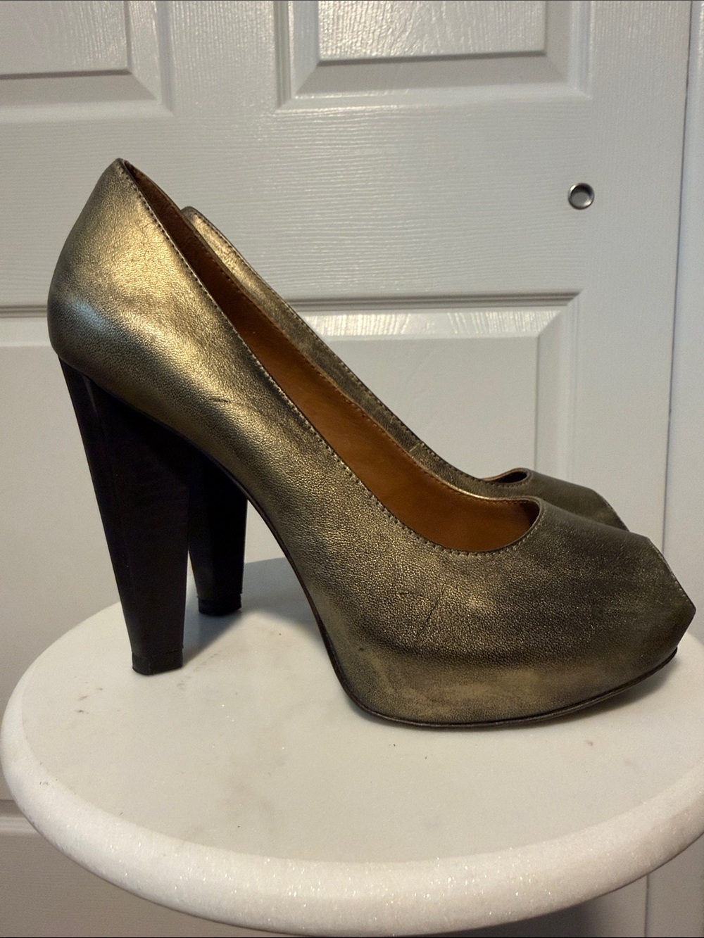 Vera Wang Lavender Peep Toe Pumps Dark Bronze Gold Heels Size 35.5/5.5
